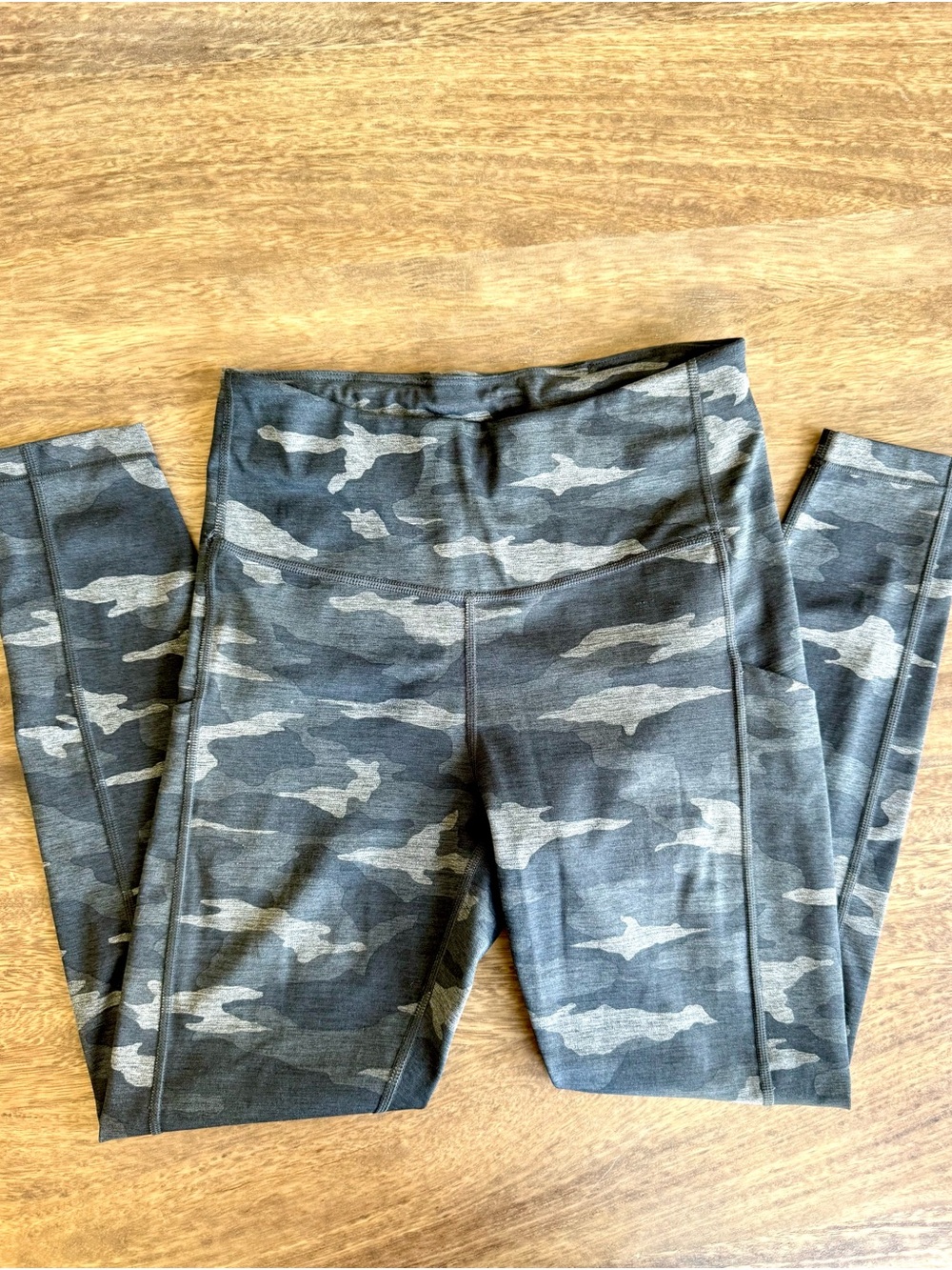 Athleta Gray Camo High-Rise 7/8 leggings